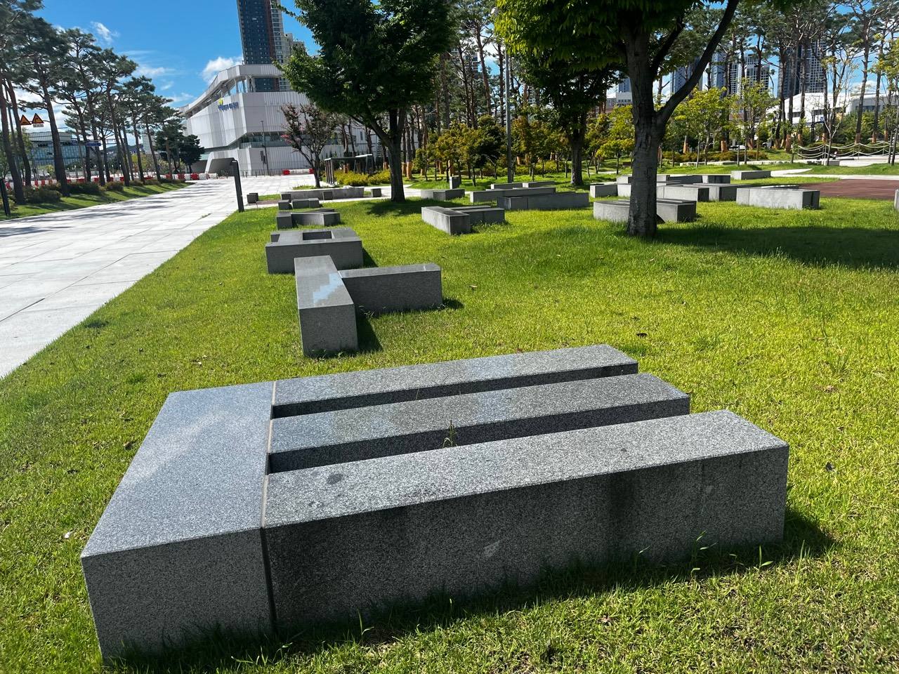 Hangul benches